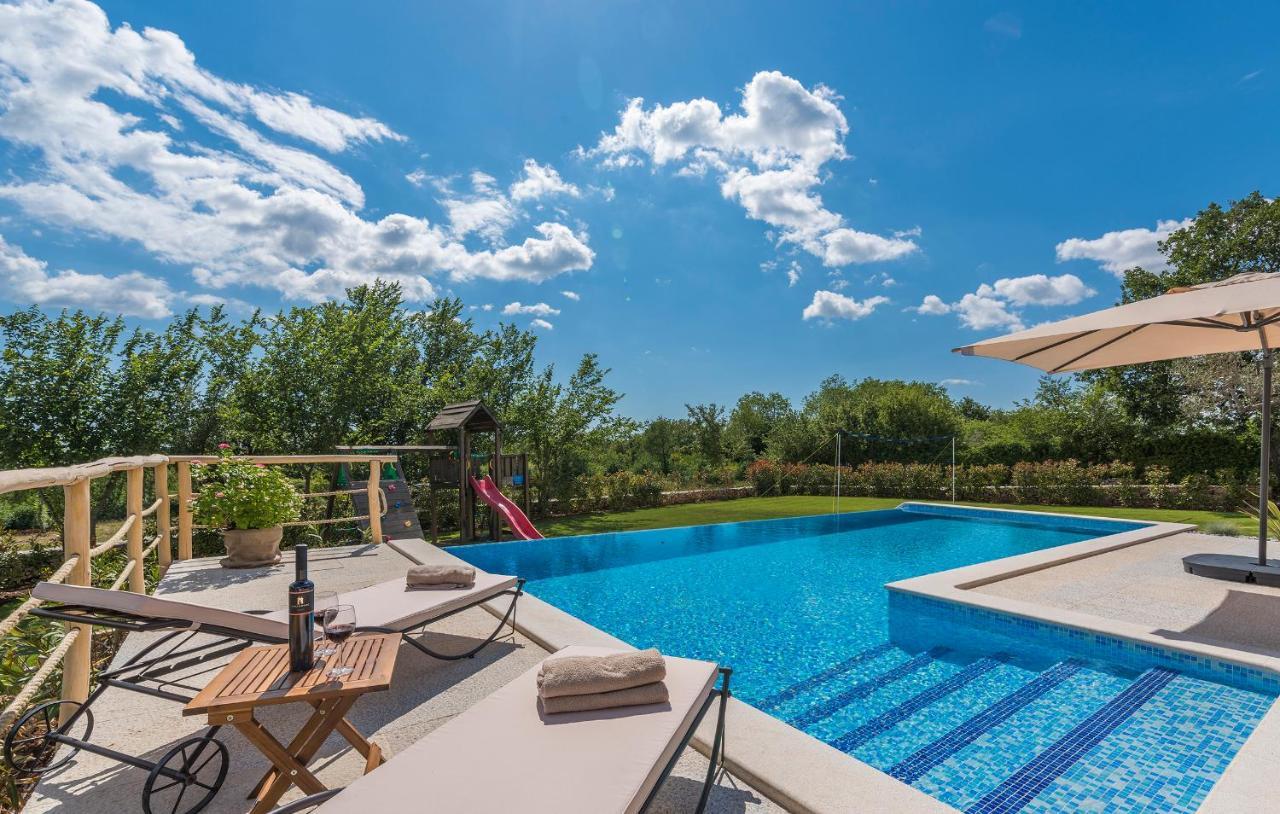 Villa-Osmium Smoljanci Kültér fotó